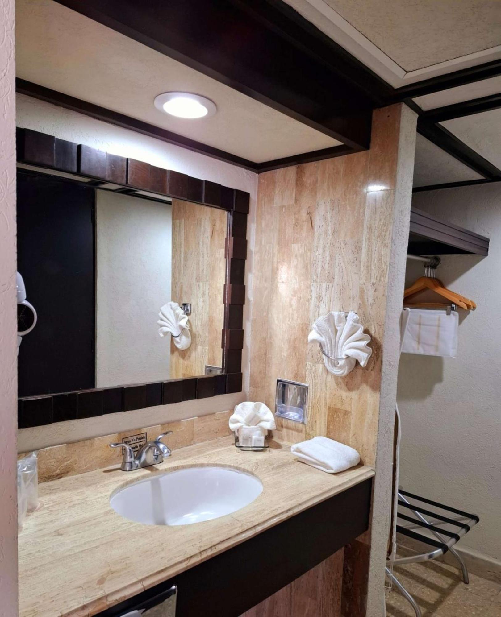 מזטלן Best Western Hotel Posada Freeman Zona Dorada מראה חיצוני תמונה